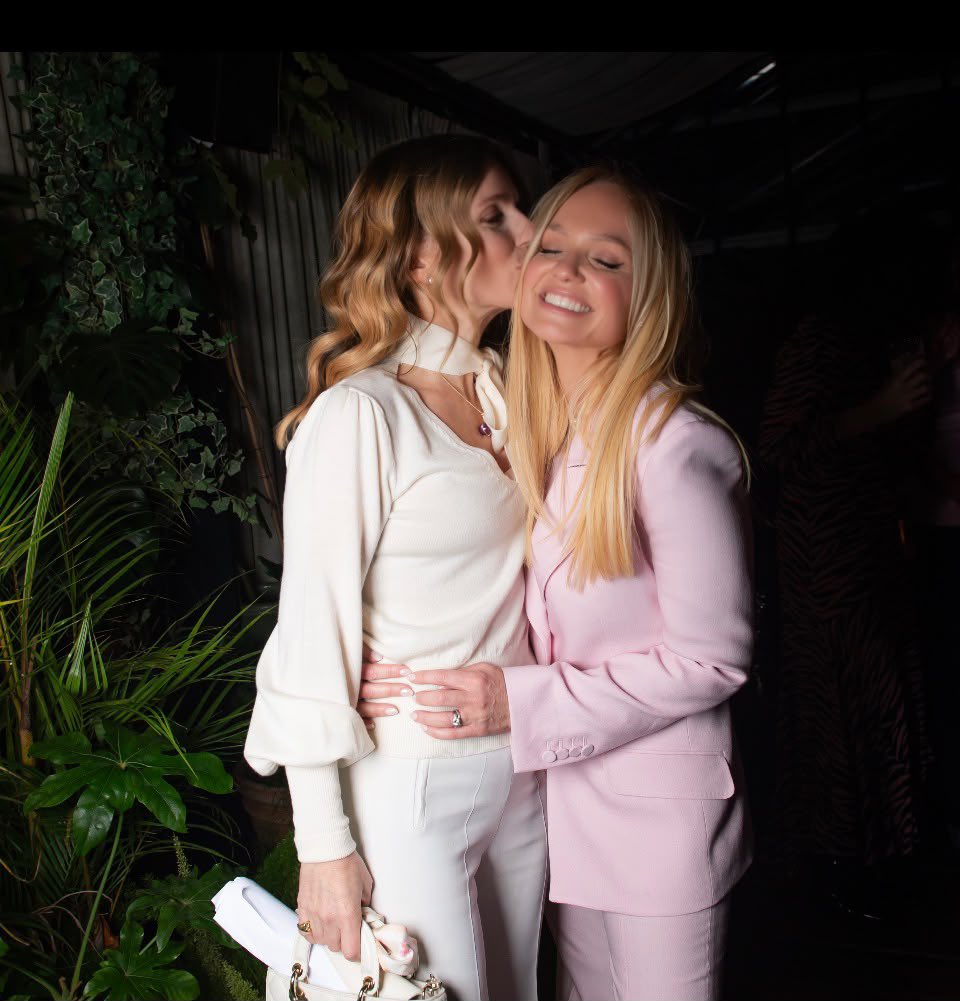 EmmaBunton's tweet photo. Happy birthday to my spice sister, my friend @GeriHalliwell! Love and hugs, always. 💕 https://t.co/EJlRQYe387
