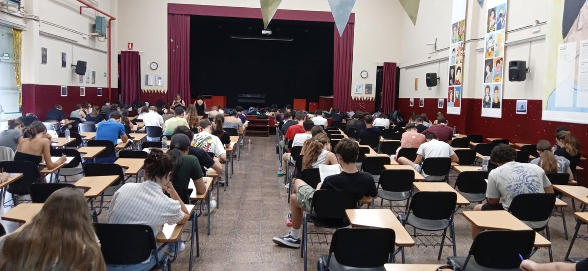 educaciocat's tweet photo. 🏆 Enhorabona als 48 alumnes guardonats amb els Premis Extraordinaris de Batxillerat del curs 2025-2026 

🧑‍🎓 Un reconeixement a l’esforç i l’excel·lència acadèmica

👉 Més informació a: https://t.co/No2b1R9gIk https://t.co/Q4cI4VspuE