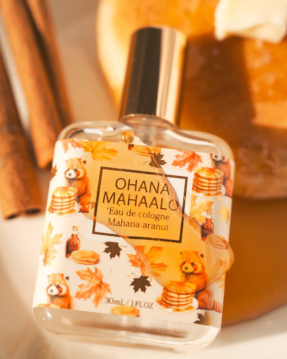 fragrancyonline's tweet photo. 🧡明日 12:00 発売🧡

＼オハナマハロ　秋限定フレグランス／
🍯🍁マハナ アラヌイ🍁🍯

ふんわり甘く、とろけるような
#メープルシロップ の香り🤎

ヘーゼルナッツの香ばしさに、
シュガー＆ハニーのやさしい甘さが重なり
思わず笑顔になるような幸福感をお届け✨
https://t.co/nSfrtCKpGt

#新商品 https://t.co/ukWhXiOIuc