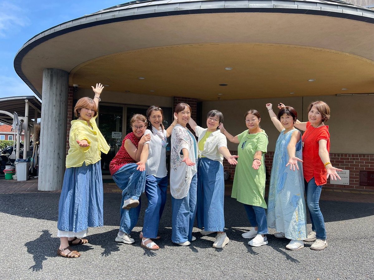 AsumoPower's tweet photo. 玉川学園のデイサービス『桜実会』さんを訪問しました🎶

唱歌やポップス、ゴスペルなど様々なジャンルを演奏しました。
ご利用者さん、職員さんも熱心に聴いてくださいました。

頭の体操で手遊びも取り入れ、一緒に楽しませていただきました✌️

#桜実会
#演奏ボランティア https://t.co/NhtLlD0iKI