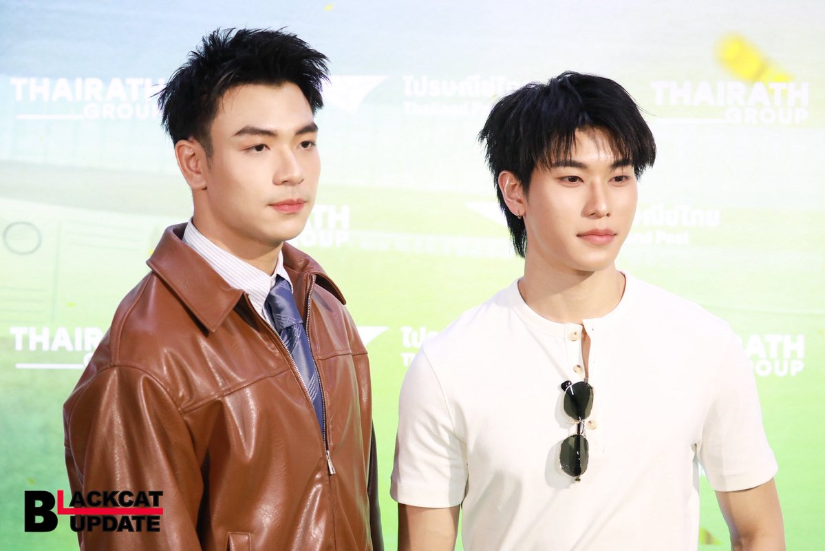 Blackcatupdate's tweet photo. “ออฟโรด - ต้นข้าว” กับแคมเปญ ‘เชียร์บอลให้มัน เฮลั่น รับโชค ทุกที่ ทุกเวลา’ ⚽️🥅

#offroadKTP #ออฟโรด #ต้นข้าวชยุตม์
#เชียร์บอลให้มันเฮลั่นรับโชคทุกที่ทุกเวลา
#ไปรษณีย์ไทย #ไทยรัฐ https://t.co/WEJU9e8UGv