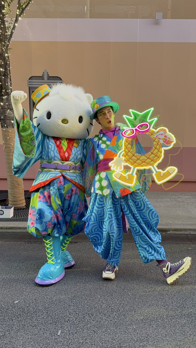 samemin_73's tweet photo. 7月暑っついけどユニバってきた🥰暑っついのにグリもパレードもマンパワーで、西の本気を感じた😭🙏✨いつも全力でゲストを楽しませようとしてくれるユニバが大好きよ〜🥹💙 https://t.co/RV4ZtMMjTW