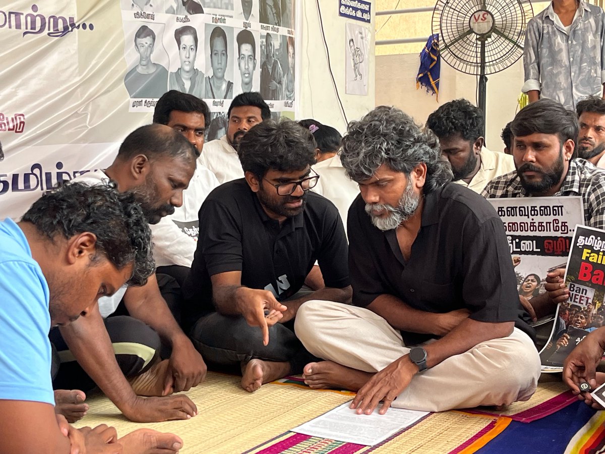 Neelam_Culture's tweet photo. நீட் தேர்வை ரத்து செய்ய வலியுறுத்தி 6-வது நாளாக காலவரையற்ற பட்டினிப் போராட்டத்தில் ஈடுபட்டுள்ள தோழர்கள் ஜீவா, தனசேகர், புளியந்தோப்பு மோகன் ஆகியோரை நீலம் பண்பாட்டு மையத்தின் நிறுவனர் @beemji அவர்கள் நேரில் சந்தித்து தனது ஆதரவைத் தெரிவித்து நலம் விசாரித்தார்! #BanNEET #JaiBhim https://t.co/LCKym0MjCF