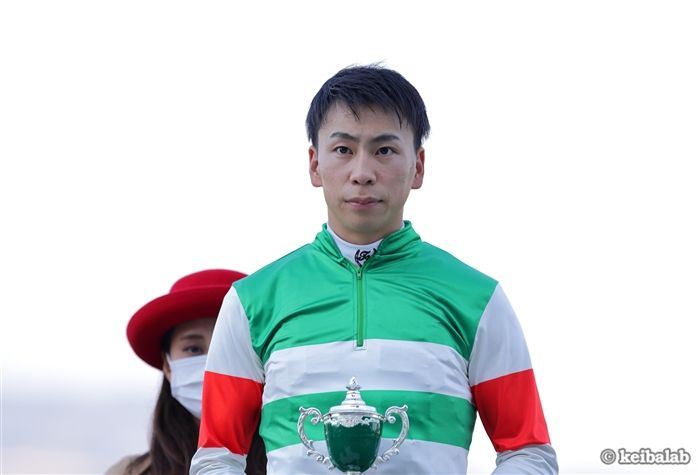 keibalab's tweet photo. 【幸せの継承】
土曜札幌5R・2歳新馬でエフフォーリア産駒ジーフォーリアがデビュー。騎乗するのは父の相棒・横山武史騎手。

馬名意味は"G+父名より。父の偉大さを継承するFの次のアルファベットGを"。鹿戸厩舎初のエフフォーリア産駒デビュー。
#ジーフォーリア #横山武史
https://t.co/dNrv4nRyV1 https://t.co/LxVvaA076M