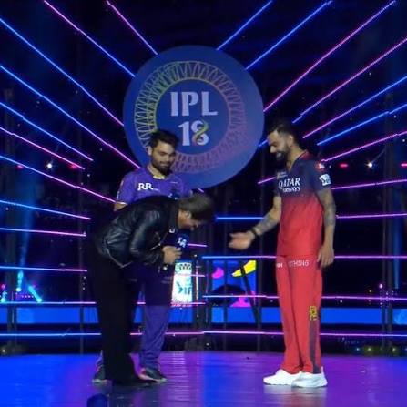 Kohlispectrum's tweet photo. So called most valuable celebrity in front of Virat Kohli 😂 https://t.co/q0gfl6MWFg