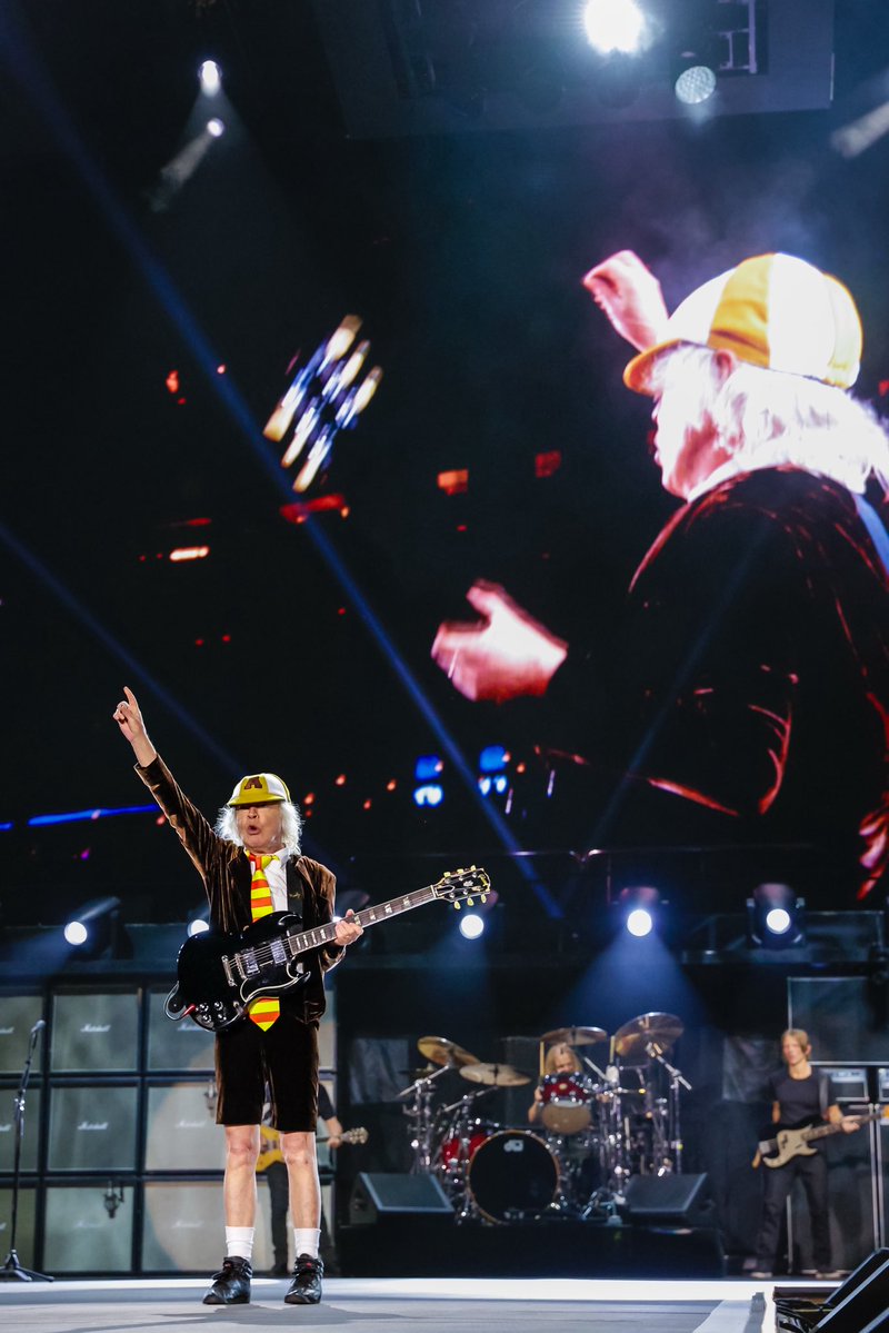 acdc's tweet photo. We salute you San Francisco, CA! #PowerUpTour 📸 @ChristieGoodwin https://t.co/rZ4YAIncuA