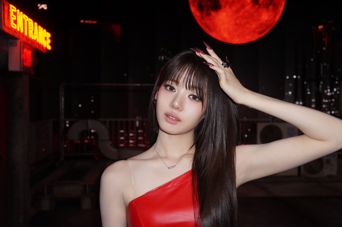 rorastuffs's tweet photo. Save me, Lee Dain is out to get me. Nevermind, she already got me. https://t.co/GsSp7itl6Y