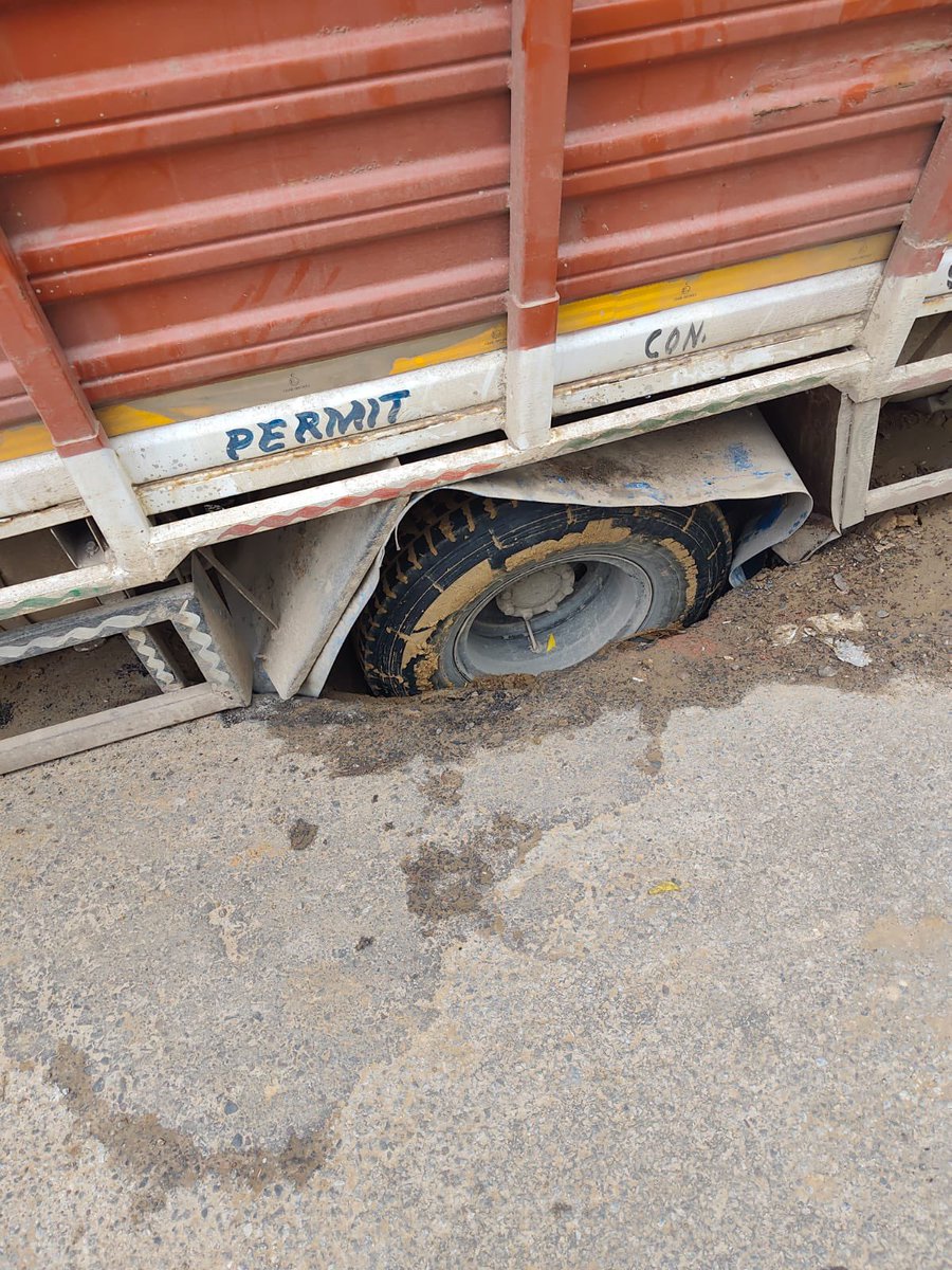 SethiRuchikaT's tweet photo. 🚨 Urgent Safety Hazard – Sector 46, Gurugram
A dangerous caved-in manhole/road section near Amity International School, #Sector46 (around 200 m from the school) has become a serious #accidenthotspot.
Despite repeated temporary fixes, the road keeps sinking. Local residents have repeatedly raised concerns. Multiple accidents have already occurred, including one today, and another car reportedly fell into it yesterday (this can be verified through nearby CCTV, if required). This stretch is used daily by school buses, parents, commuters, and residents travelling to MRIS Sector 46 and the Sector 46 market.
A concerned mother and resident has already reported the issue on the Swachhata app and followed up with the concerned engineer, but the hazard remains unattended.
With the ongoing rains and waterlogging in Gurugram, this #danger could be hidden under water, significantly increasing the risk of a serious accident.
Urgently requesting @MunCorpGurugram @OfficialGMDA @dcptrafficggm @TrafficGGM to immediately barricade the site ⚠️🚧
and carry out permanent repairs before a preventable tragedy occurs.
cc: @PradeepIAS_HR @pcmeenaIAS @DC_Gurugram @ulbharyana for urgent attention and action
#Gurugram #RoadSafety #PreventAccident #Sector46 #MCG #PermanentRoadRepair
#Accountability
📍 https://t.co/ZnEFvM0CvE