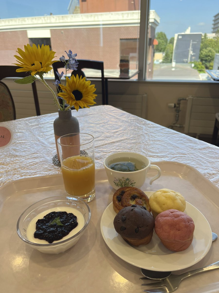 renko1k's tweet photo. え？
おやつ食べてむふふしてたら早速ママ友というのがで��たんだが！？
そういうもん？？ https://t.co/ghiOKrww6V