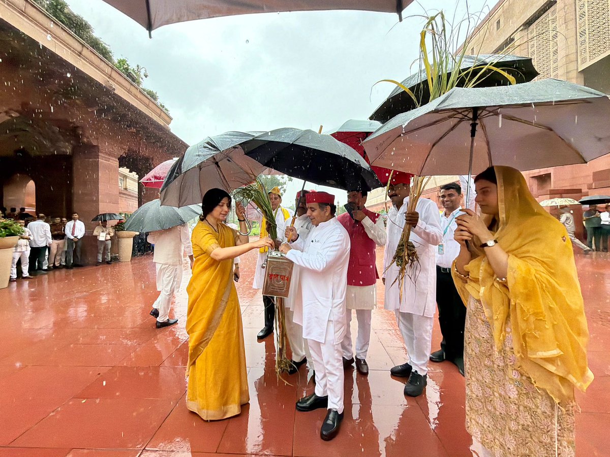 MPDharmendraYdv's tweet photo. आज संसद में … https://t.co/I2EyyXGceh