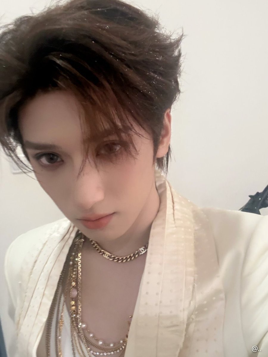 dearhaoxiang's tweet photo. 260806 Haoxiang gh update 🤳✨

自拍，我有 https://t.co/bGmguSQ78W