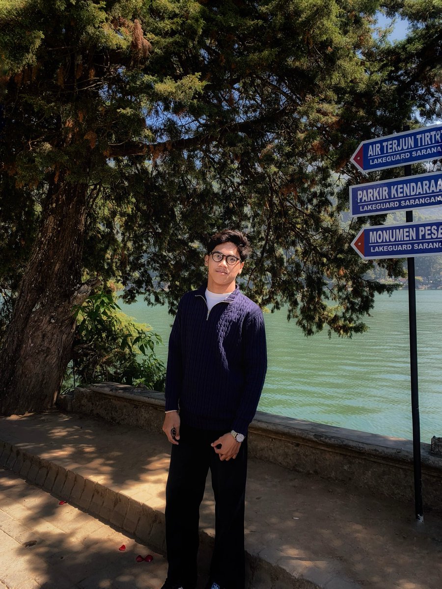 elekkemaki's tweet photo. lake como yach https://t.co/86xvgawG1k