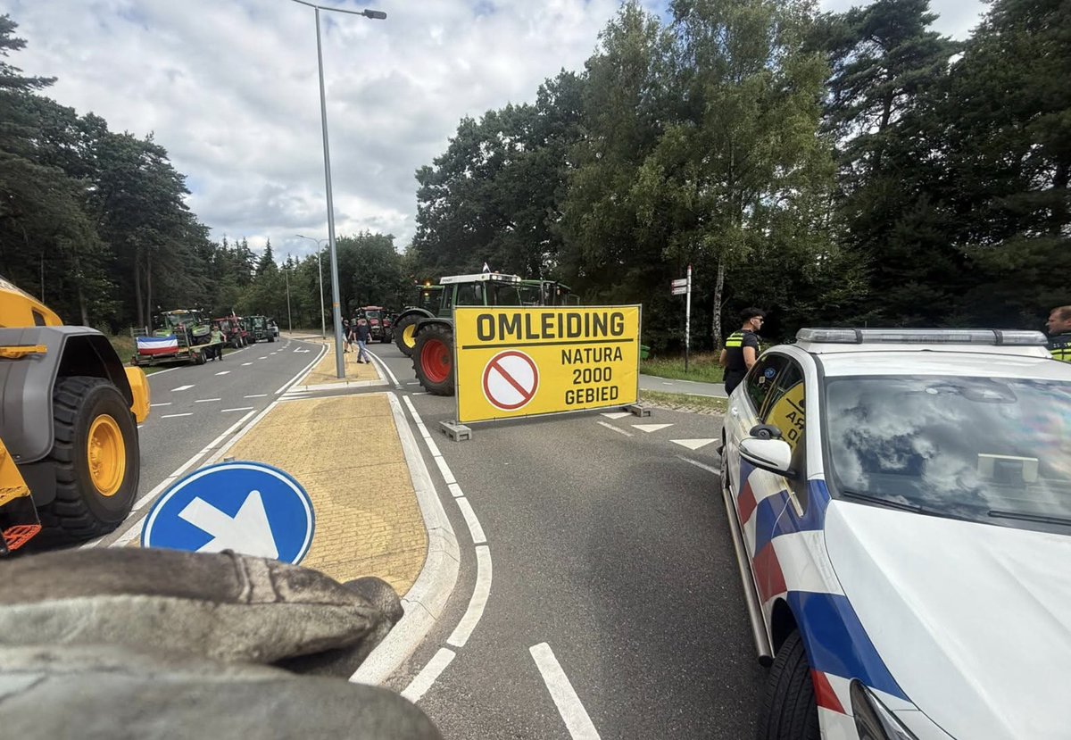 ikgeefnooitop's tweet photo. Geweldige actie…😄 #boerenprotest #steunonzeboeren https://t.co/ZsUwO0f5p4