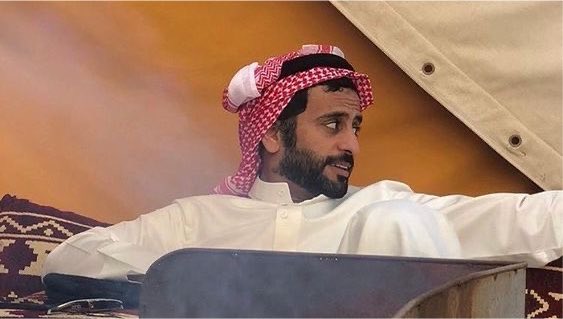 hottieangell's tweet photo. اعفوني من النشده وكثر الإزعاج
أنا ابخص بدرب السنع والمتاهه

يا كثـر ما صديت منـعًا للأحراج
وضيعتكم بين الغباء والنباهه

احيان ما ألقى لي من الضيق مخراج
  وأحيان يضحكني كلام الفكاهه

أنـا بـشر وأمـر بـظروف وأحتـاج
  عن عالم الإزعاج فترة نقاهه

              سعد علوش https://t.co/x2jpUDKS73