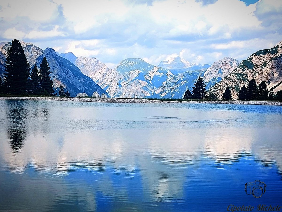 DonaldOddonuum's tweet photo. why do we crave the feeling of being small when the world seems so vast? it is odd, right. https://t.co/ehPYrhIkNb