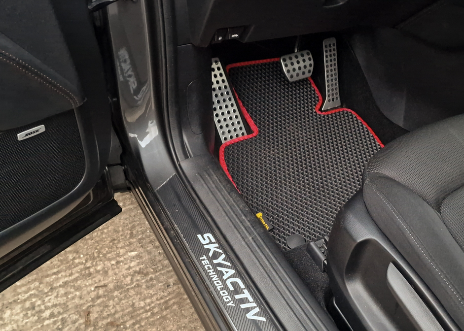 PrimeEVA_HQ's tweet photo. Red trim. Clean fit. Sporty look. https://t.co/64SlwPoUSv https://t.co/gt085rjFdn