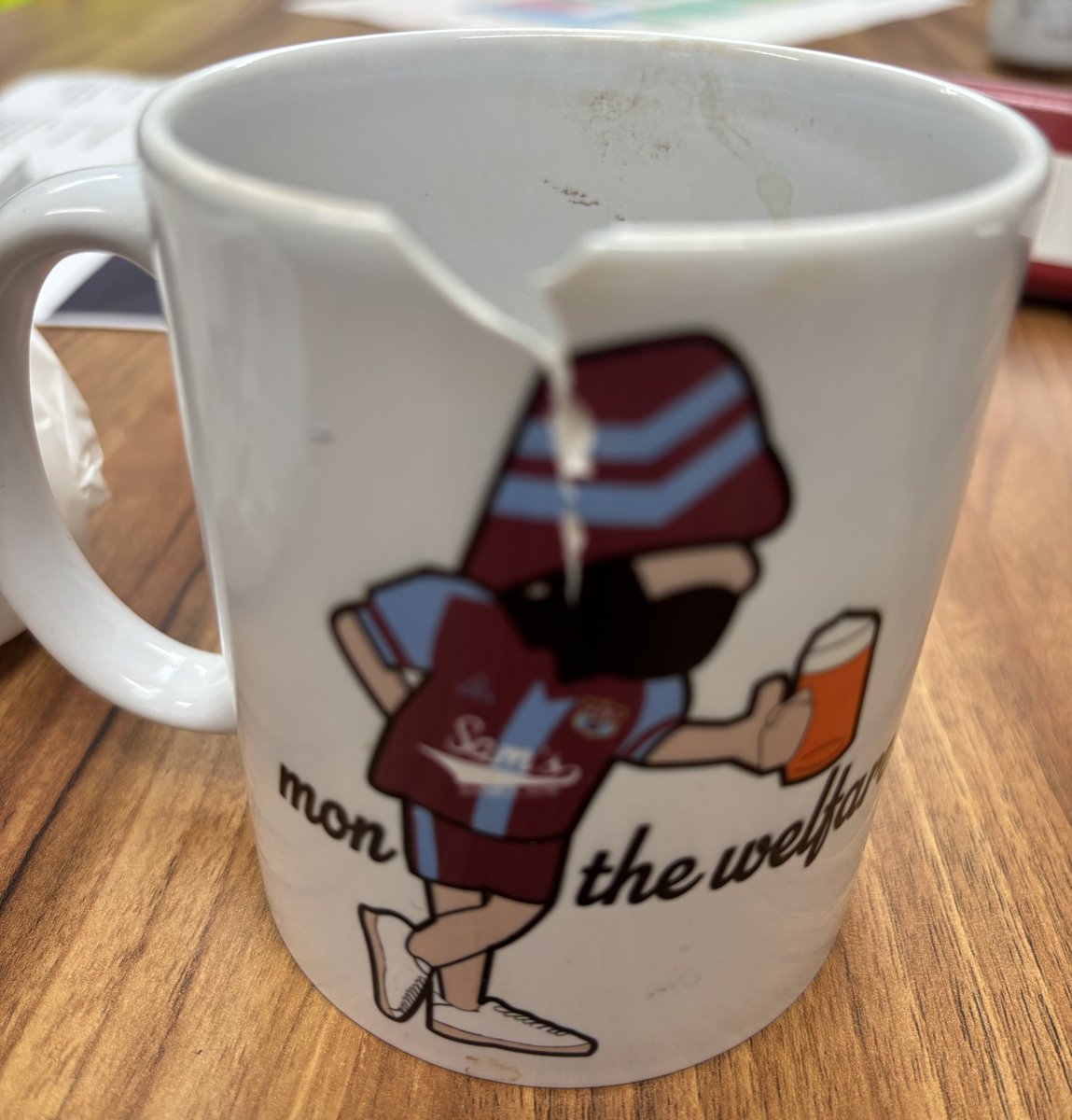 daviebroon51's tweet photo. What a start to the day dropped my mug #Clumsy https://t.co/g01bQET1sT