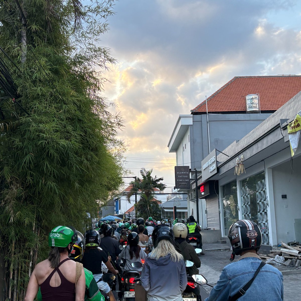 farahkrtka's tweet photo. Canggu traffic is so bad. I’d rather just chill, watch Netflix, and spend time with you instead haha😌 #bali https://t.co/xQACgIV5Lv