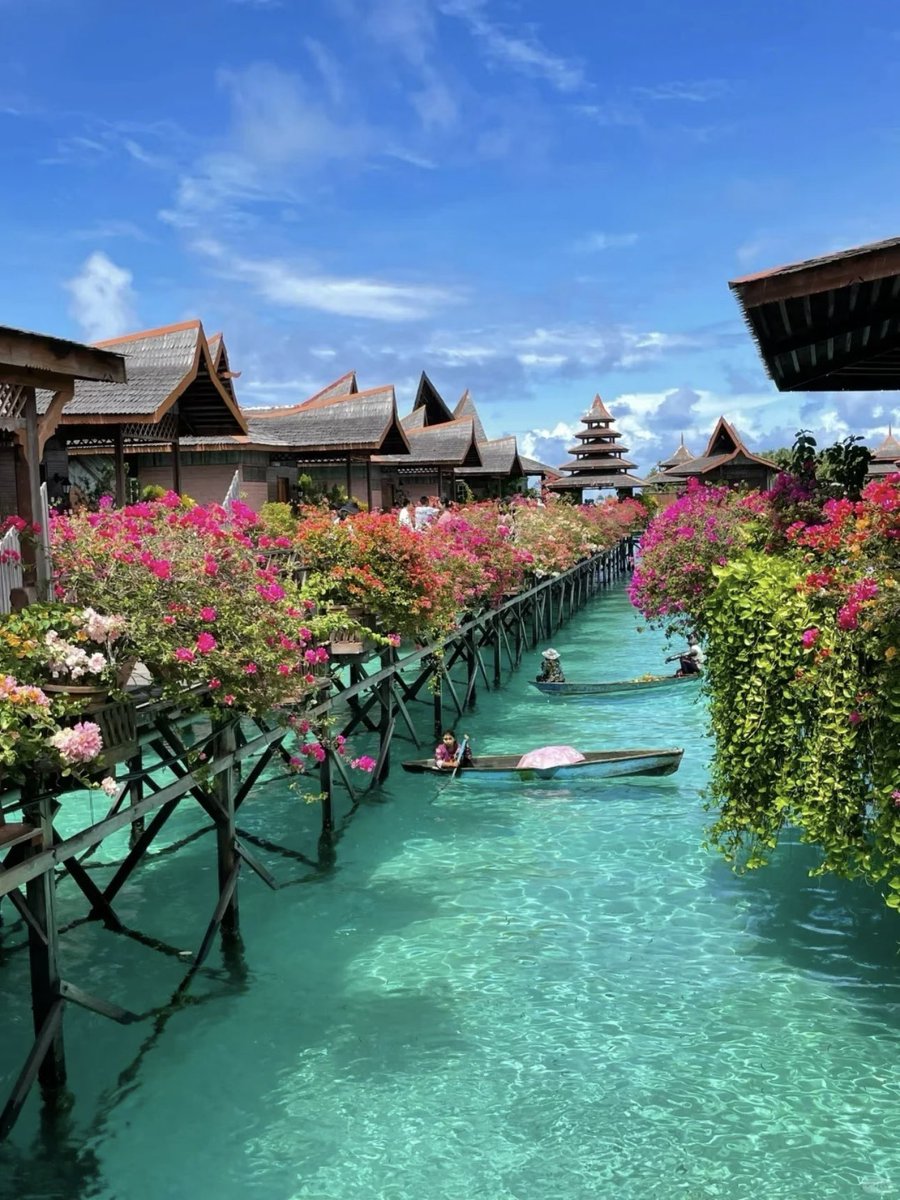 CelesteRin1411's tweet photo. Everyone should visit Mabul Island at least once. https://t.co/kdj6cwbWfz