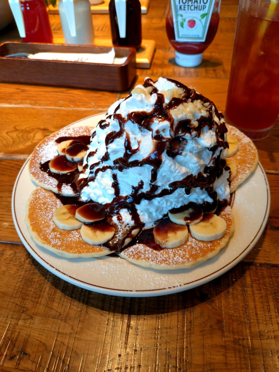 laflor_verde's tweet photo. ここのパンケーキがめちゃくちゃ流行っていた頃、初めて行った表参道で並んで食べたのを思い出しました。15年前、くらい………かな…………？ https://t.co/UkTtmFk9xT