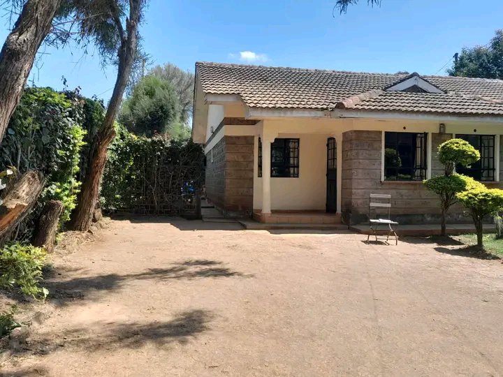 SimonMb65242137's tweet photo. 🌎: Stand alone house on a 50X100 land.
🏠: Spacious 3 Bedroom w/ Master B/r ensuite
🛣️: 2.5Km from Ngong Town 
💰: Ksh. 7.9M slightly neg.
Along Maasai Road

For more information call Simon -0724541067 https://t.co/pvE1rRIIBf