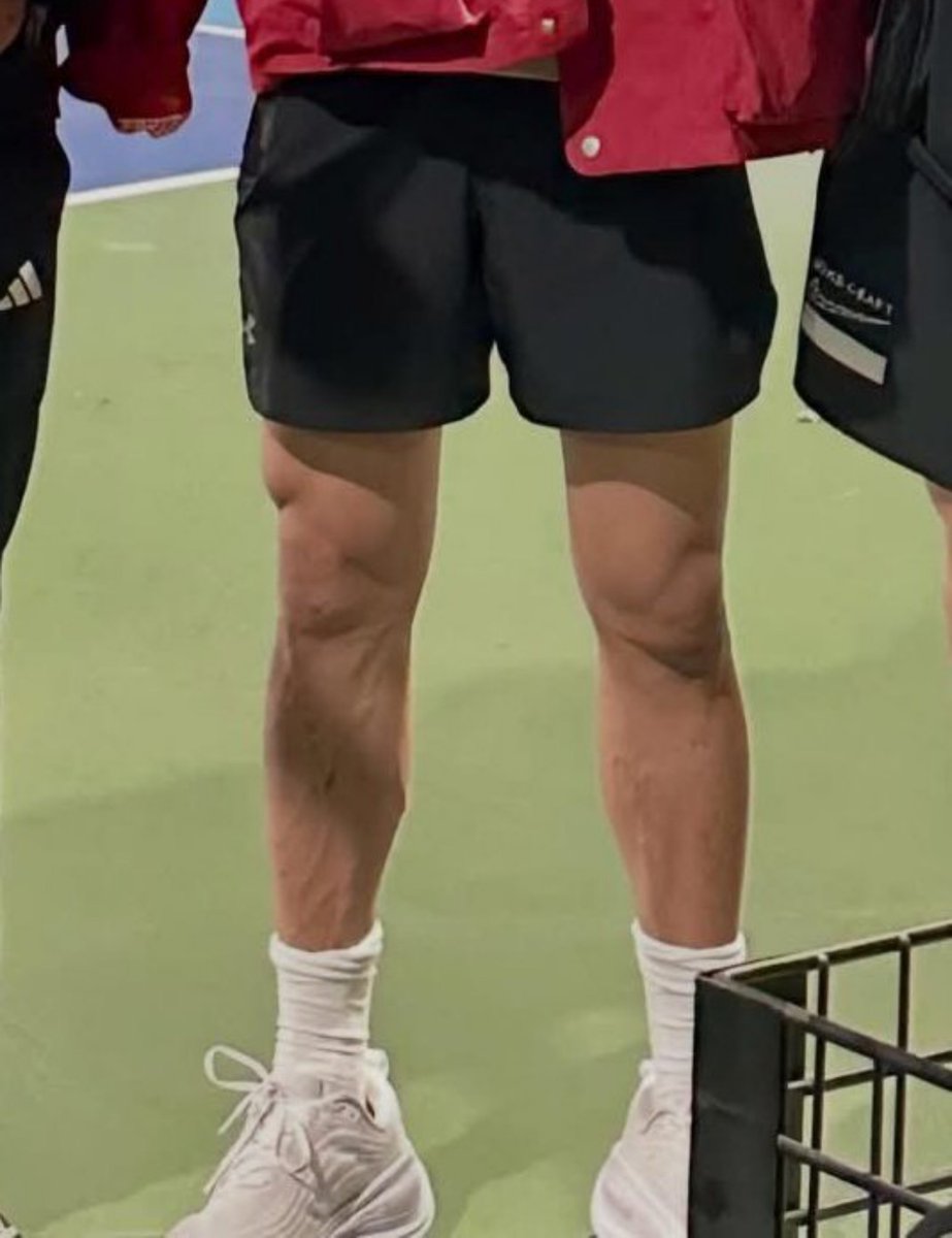 tekoology's tweet photo. veiny abs, veiny hands, veiny neck, veiny legs https://t.co/30UQpqGnWq