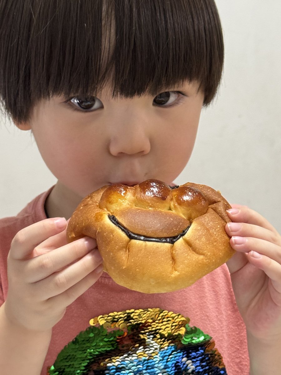 yoshi_650's tweet photo. 今日の大将
「アンパンマンがアンパンマン食べよるってか！誰が言っとるとか！！」(パパ) https://t.co/XRjLSsDZk7