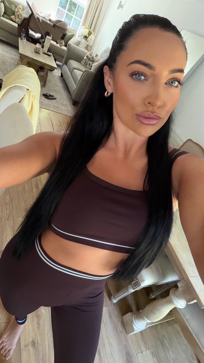 spoilimogen__'s tweet photo. I love brown gym sets 🤎 https://t.co/iHOvuKapeZ