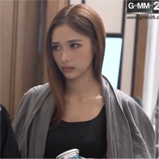 pclpcl7's tweet photo. ผู้ใหญ่ลีกับนางมาหนิ พี่ถาทำอะไรอยู่ @gmmtv https://t.co/vWWlWoFQQf