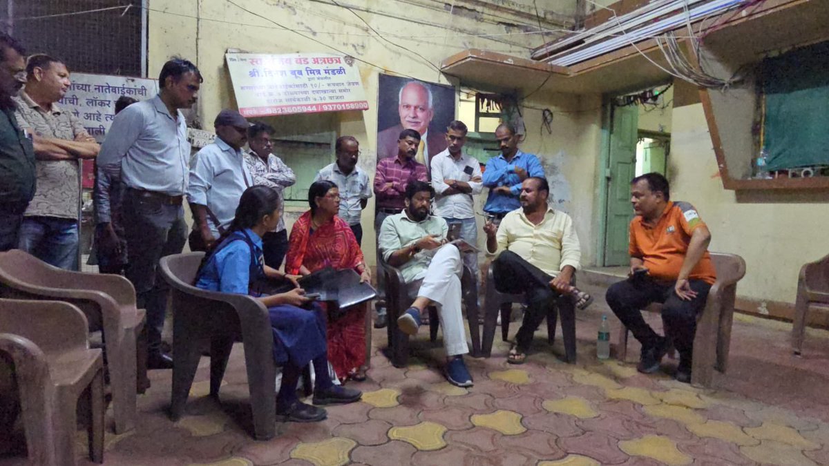 RealBacchuKadu's tweet photo. माझे मित्र सहकारी दिनेशजी बुब यांच्या अमरावती येथील कार्यालयास भेट दिली. स्व. डॅा. गणेशची बुब यांचा लोकसेवेचा वसा दिनेश बुब यांच्या हातातून अविरत सुरू आहे. शिवसेना पक्षविस्तार व संघटन बांधणी वर चर्चा करण्यात आली. https://t.co/y0BLAN6RGl