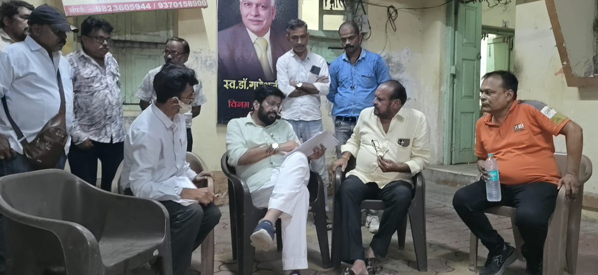 RealBacchuKadu's tweet photo. माझे मित्र सहकारी दिनेशजी बुब यांच्या अमरावती येथील कार्यालयास भेट दिली. स्व. डॅा. गणेशची बुब यांचा लोकसेवेचा वसा दिनेश बुब यांच्या हातातून अविरत सुरू आहे. शिवसेना पक्षविस्तार व संघटन बांधणी वर चर्चा करण्यात आली. https://t.co/y0BLAN6RGl