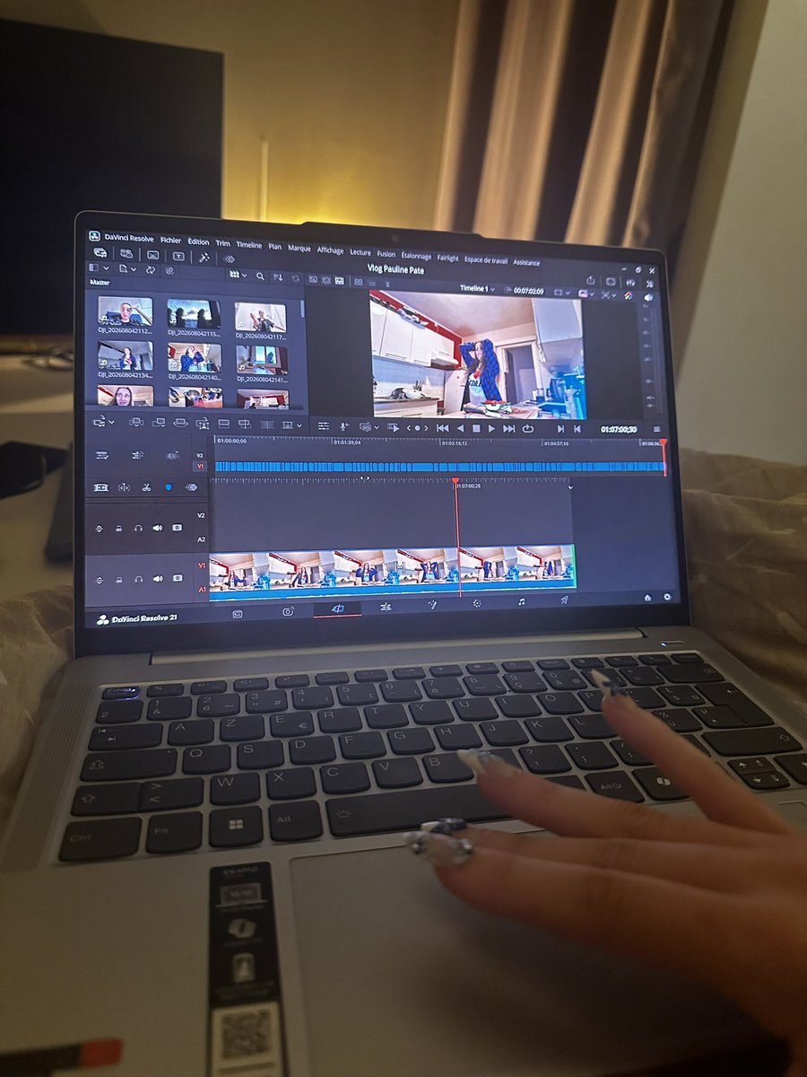 sucreamerr's tweet photo. En plein montage de ma première vidéo YouTube je me régale mdrrr 
Ce week end <3 https://t.co/pPqEUynvBr
