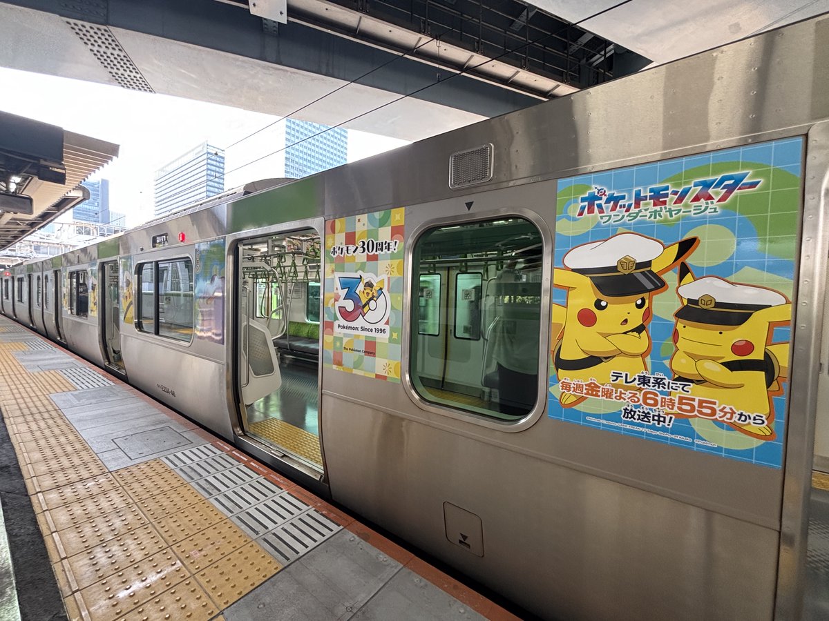jrepokemonrally's tweet photo. ＼ポケモンラッピングトレイン運行中！／

#アニポケ に登場するポケモンたちのラッピングを施したポケモンラッピングトレインが山手線・京浜東北線・中央線快速で運行中！
山手線は車内にも素敵な装飾が👀✨
スタンプラリーご参加中に出会えたらラッキー！

#JR東日本ポケモンスタンプラリー https://t.co/gn5rVSe1ZN