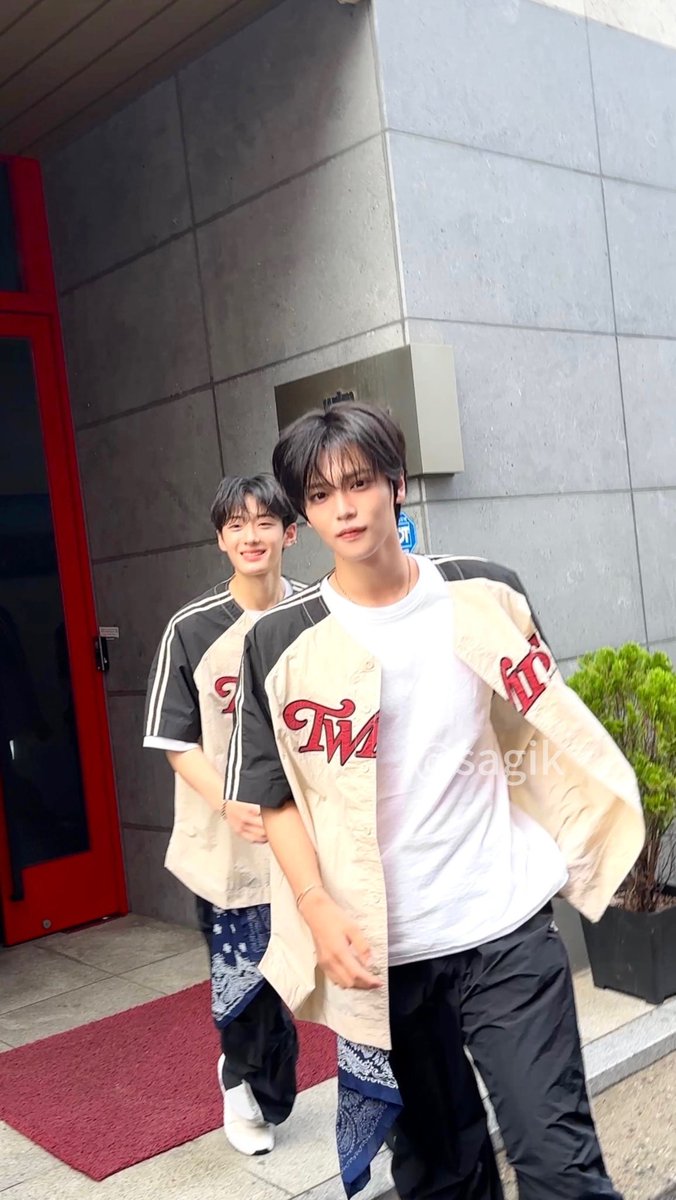 withus4everhan's tweet photo. 믕멍즈 이 사진 벌써 일주년이래 https://t.co/WNDdkwk8H9
