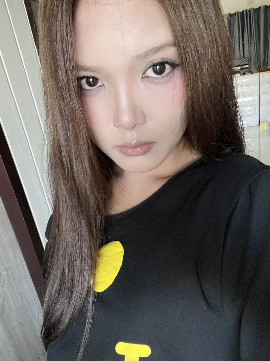 mn359m's tweet photo. Time Phoria เบอร์ 00 ลองครั้งแรกขาวแบบสะใจ แต่พอเซตตัวแล้วคือเนียนละมุน ฟินิชผิวสวย แถมออกไปใช้ชีวิตมาทั้งวันก็ยังสวยอยู่ ไม่ดรอป หน้าไม่หมอง ใครชอบงานผิวสว่าง เล่นแสง ถ่ายรูปขึ้นกล้อง ต้องลอง แล้วจะเข้าใจว่าทำไมหลายคนถึงชอบตั้งแต่ครั้งแรกที่ใช้ เพราะนี่ก็เป็นหนึ่งในนั้นเหมือนกัน💖✨

https://t.co/yGAToRVREx