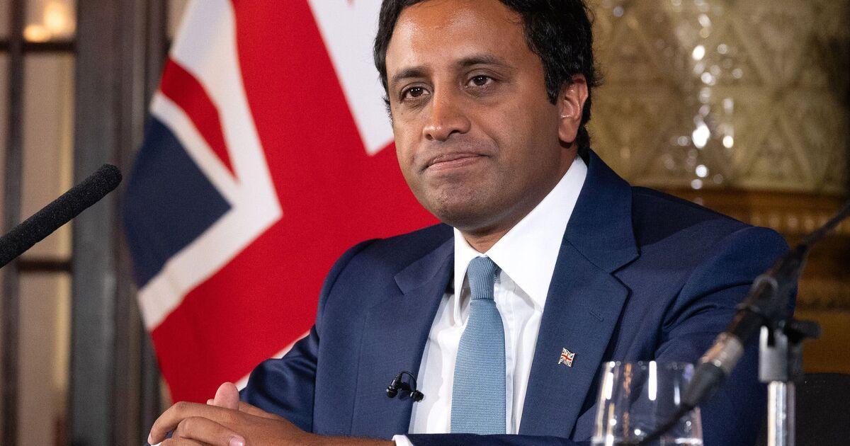 Daily_Express's tweet photo. Bosses will be thrown in jail, under a new "Deliveroo Law", amid growing concern over Channel migrants working in Britain's booming black economy. #DailyExpress https://t.co/KMvEeExR6n https://t.co/fFziJARSZA