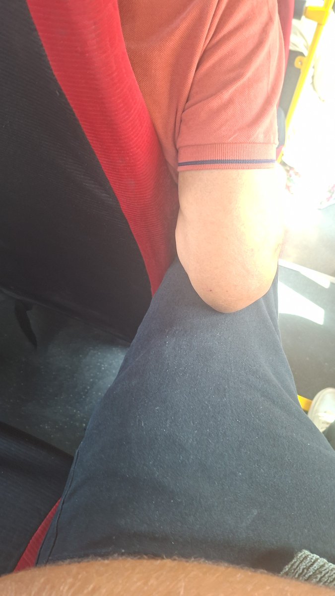 Bertoo56's tweet photo. Bi sikmedikleri kaldı otobuste yakındır oda adam ayar yapmaya ellemeye başladı ağır saldırı altındayım jsjsjsjsjsjsj https://t.co/cCL6O7Jb4w