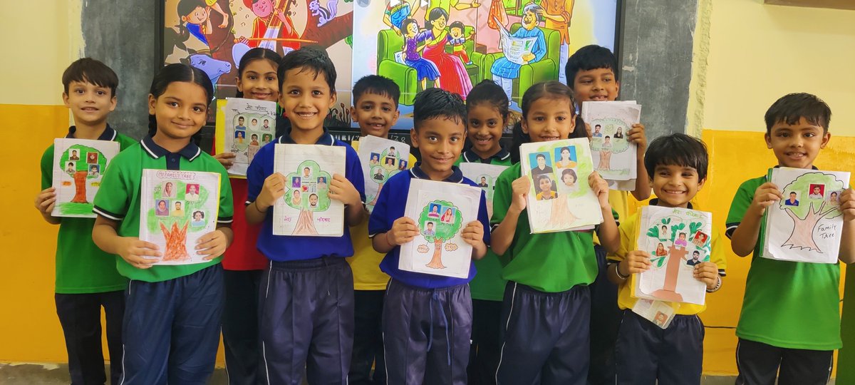 KV_Sec8Rohini's tweet photo. कक्षा - 1 के विद्यार्थियों ने "मेरा परिवार" गतिविधि के अंतर्गत अपने परिवार के सदस्यों का आत्मविश्वासपूर्वक परिचय प्रस्तुत कि��ा।इस गतिविधि के ��ाध्यम से बच्चों में बोलने का कौशल,आत्मविश्वास, रचनात्मकता तथा पारिवारिक मूल्यों के प्रति सम्मान की भावना का विकास हुआ।@KVS_HQ
@kvsrodelhi https://t.co/hZfjbRYpF1