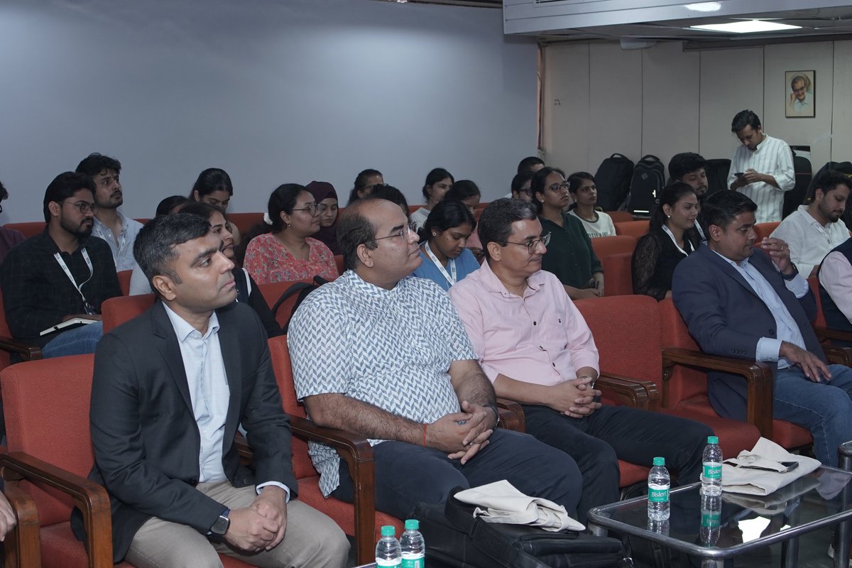 RajeshPandeyLab's tweet photo. Faculties from @bric_ils, @iiscbangalore, @aiims_newdelhi, @ICGEBNewDelhi &amp; @IGIBSocial had day long conversation on how single cell multiomics based insights have enriched their respective work &amp; explored opportunity of working together. Thank you @WatersCorp BioSciences team. https://t.co/SjSdgWLJ2Z