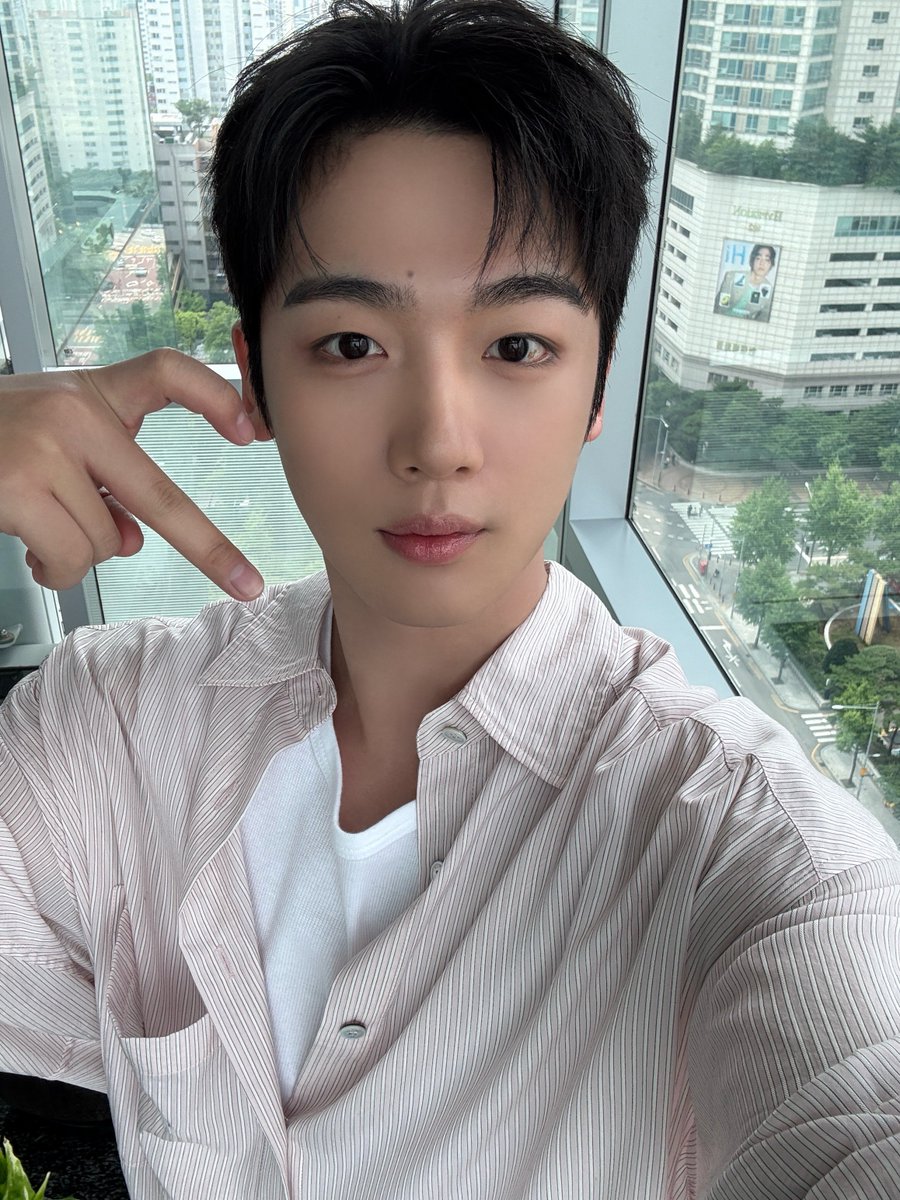 WEi__Official's tweet photo. 오늘도 공감력 만점💯
MC 요하니의 활약, 다음 주에도 기대해 주세요💕

#위아이 #WEi
#김요한 #KIMYOHAN https://t.co/QBvJrGK5Lm
