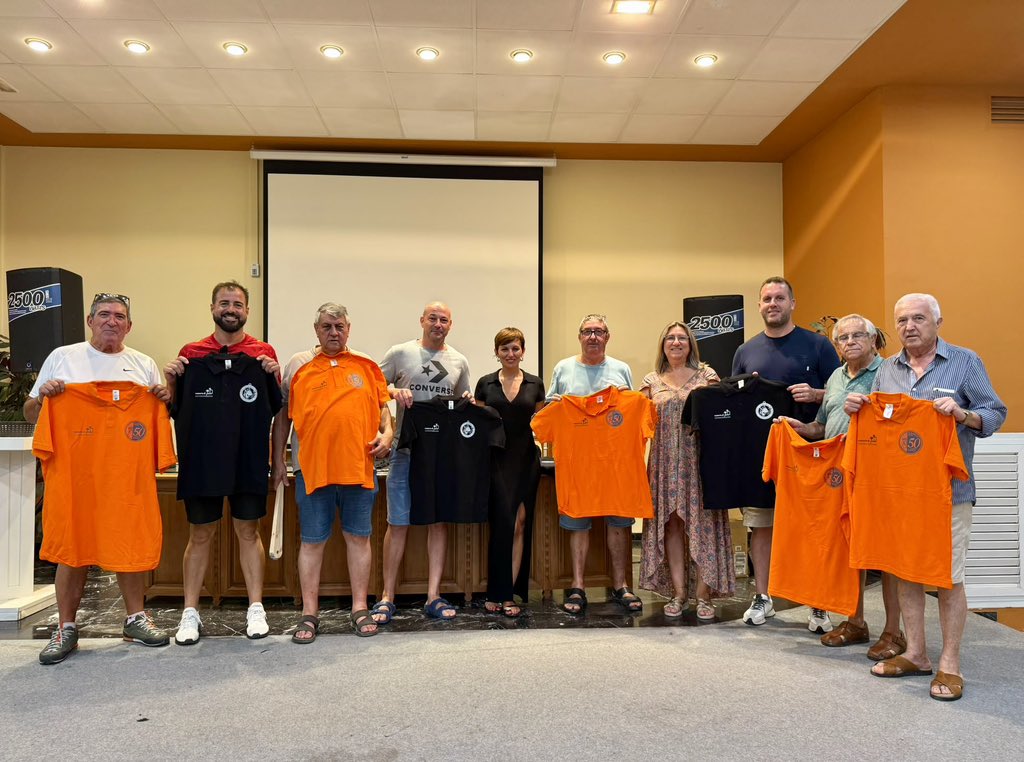 MartaBenifaio's tweet photo. 🙌🏻🥳Ahir per la vesprada, amb representants dels clavaris de 25 i 50 anys. Gràcies per la vostra participació i implicació a les nostres festes patronals. A passar-ho bé‼️🙌🏻 #FemPoble #FemFesta https://t.co/Yn8dAvnfmj