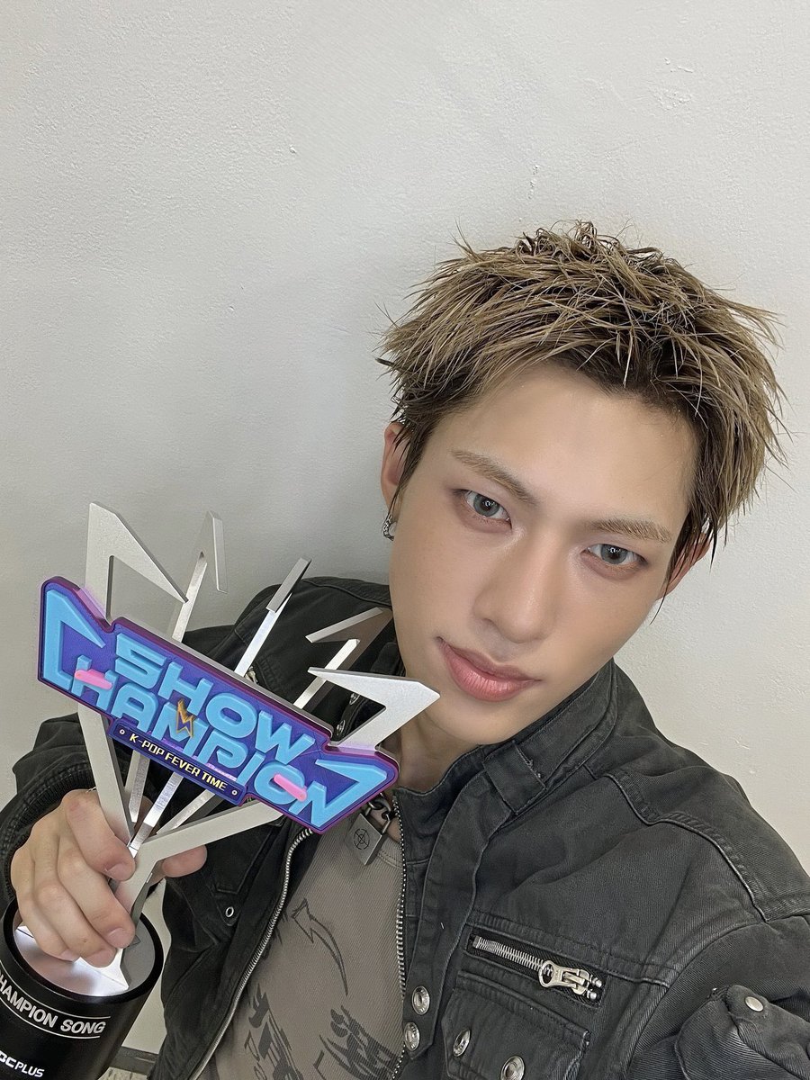 yuseopt's tweet photo. ⠀⠀
NovA, we did it! We took 1st place on Show Champion! 😎 This victory belongs to every NovA who never stopped believing in us. I was worried about letting you down, but you made this possible. 😭 We’ll keep giving our all until the very end. Love you always! 🖤
⠀⠀⠀ https://t.co/IikN335ObT