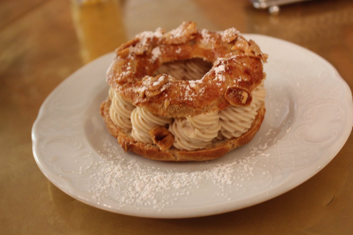 UORA_UORA's tweet photo. 今日のビジネスシーンに出てきた、
Paris-Brest というデザートが気になってストーリーに集中出来ませんでした😅
✍️ パリ・ブレストとは、リング状に焼いたシュー生地に、ヘーゼルナッツやアーモンドのプラリネクリームを挟んだフランスの伝統菓子とのこと https://t.co/Xw3Qoc7UF4