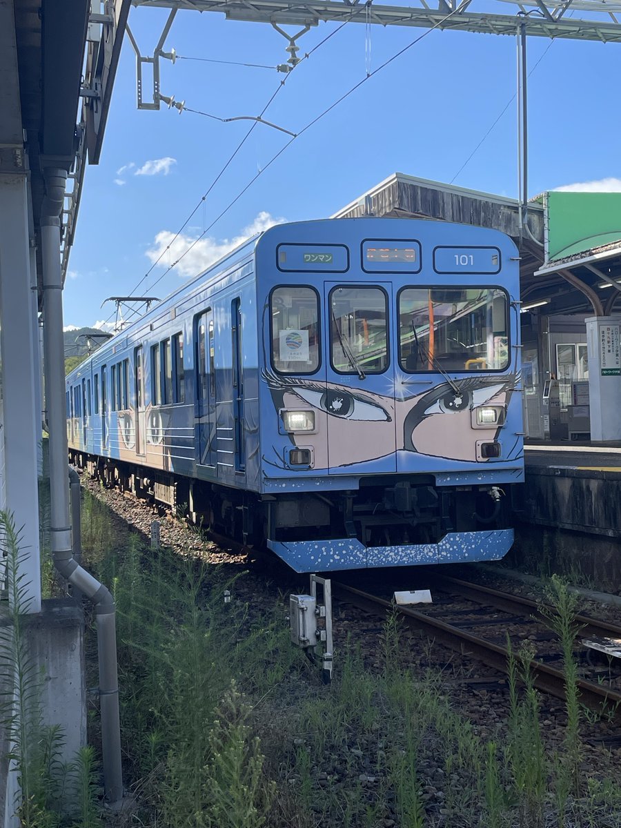 ku0034's tweet photo. 網棚に忘れ物
え！忍者？🥷
#伊賀鉄道 https://t.co/xVRbx4O7Wm