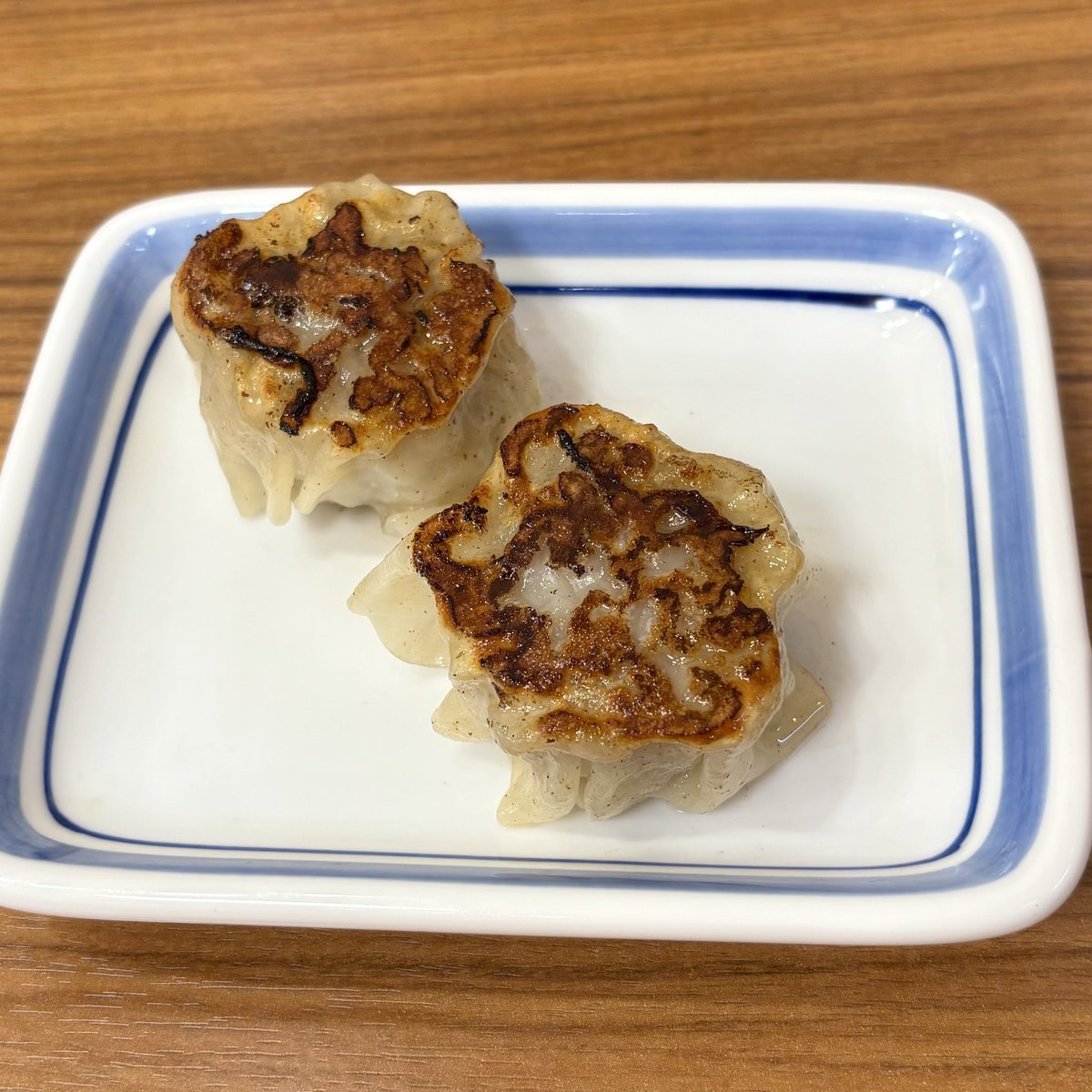 utau_mashiemo's tweet photo. 皿うどんに焼き焼売も追加🥢
パリパリ細麺にとろっとした野菜たっぷりのあんが絡む長崎皿うどんはいつ食べても安定感ある✨初めましての焼き焼売はジューシーでサイズ感もちょうどよく、合間に挟んでぴったりでした😋
📍長崎ちゃんぽん リンガーハット #リンガーハット #長崎皿うどん #焼売 https://t.co/8miw8x5svU