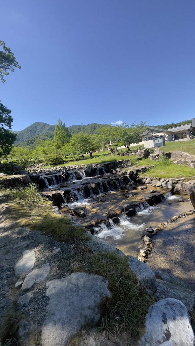 masamicamp's tweet photo. 3ヶ月ぶりのキャンプです🏕
標高200mの高原なんで、うだる暑さかと思いきや林間サイトは影も多く風も吹いてて夏キャンにしては最高かも😄
夜は25°Cを切るらしい！！

サイトはフリーで、川沿いの良いとこに
設営できました👏

#キャンプ #ソロキャンプ #アウトドア https://t.co/OBX2oVNDJF