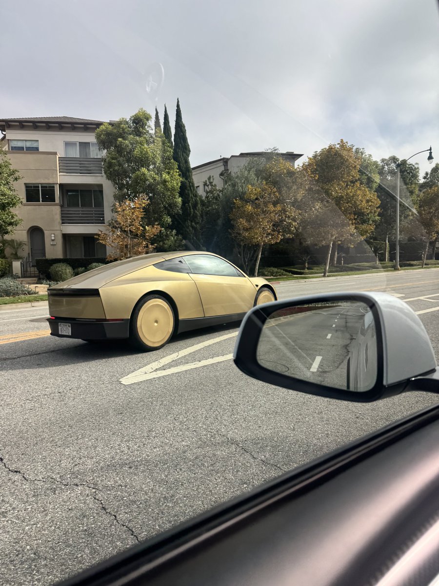 TeslasRUs's tweet photo. Saw the Cybercab roaming around Playa Vista, CA yesterday!  Was a Beautiful Sight!  🚕 👀

@Tesla @elonmusk @robotaxi @TeslaBoomerMama @CernBasher @thejefflutz @FutureAZA https://t.co/OwQhqzRVn3