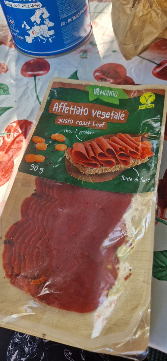 Worlock626's tweet photo. Ja auch im Urlaub mal was ausprobieren 😅

Es gibt gefühlt in Italien immer nur dieselben 3 Wurstsorten. Wenn man eh kein Schwein oder Rind ist wirds nochmal schwieriger....

Also time to try ✌️ https://t.co/RrmnNGoOfE