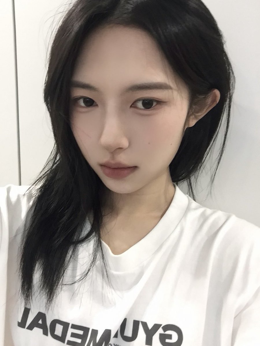 pilimiri428's tweet photo. 是谁要锐评我高中生16岁的福🦋

要的来噢…..我直接发啦

看完不许说它黑！！🥰🥰 https://t.co/ZlYEq4ti1C