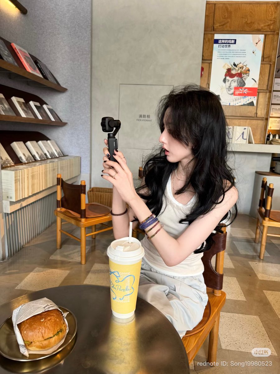 zuer_globalfans's tweet photo. [26.08.06] XHS SONG ZUER UPDATE

 Time for afternoon tea! 𐙚ྀ🧋˚₊✯͡  🍔🥄

#SongZuer #宋祖儿 #SunFanqing https://t.co/OwqltedRH2